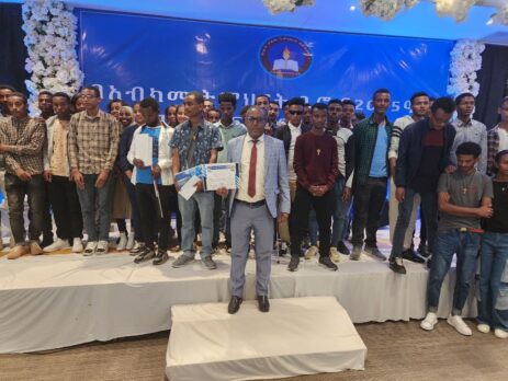 ፀደይ ባንክ ከ12ኛ ክፍል ከፍተኛ ውጤት ላስመዘገቡ ተማሪዎች የማበረታች ሽልማት ሰጠ፡፡