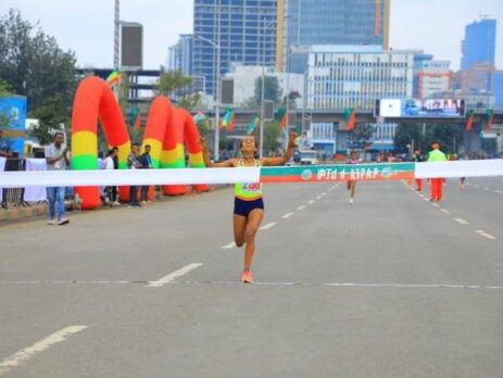 የፀደይ ባንክ አትሌት መቅደስ ሽመልስ በ10 ኪሎ ሜትር የሩጫ ውድድር በአንደኛነት አሸነፈች።