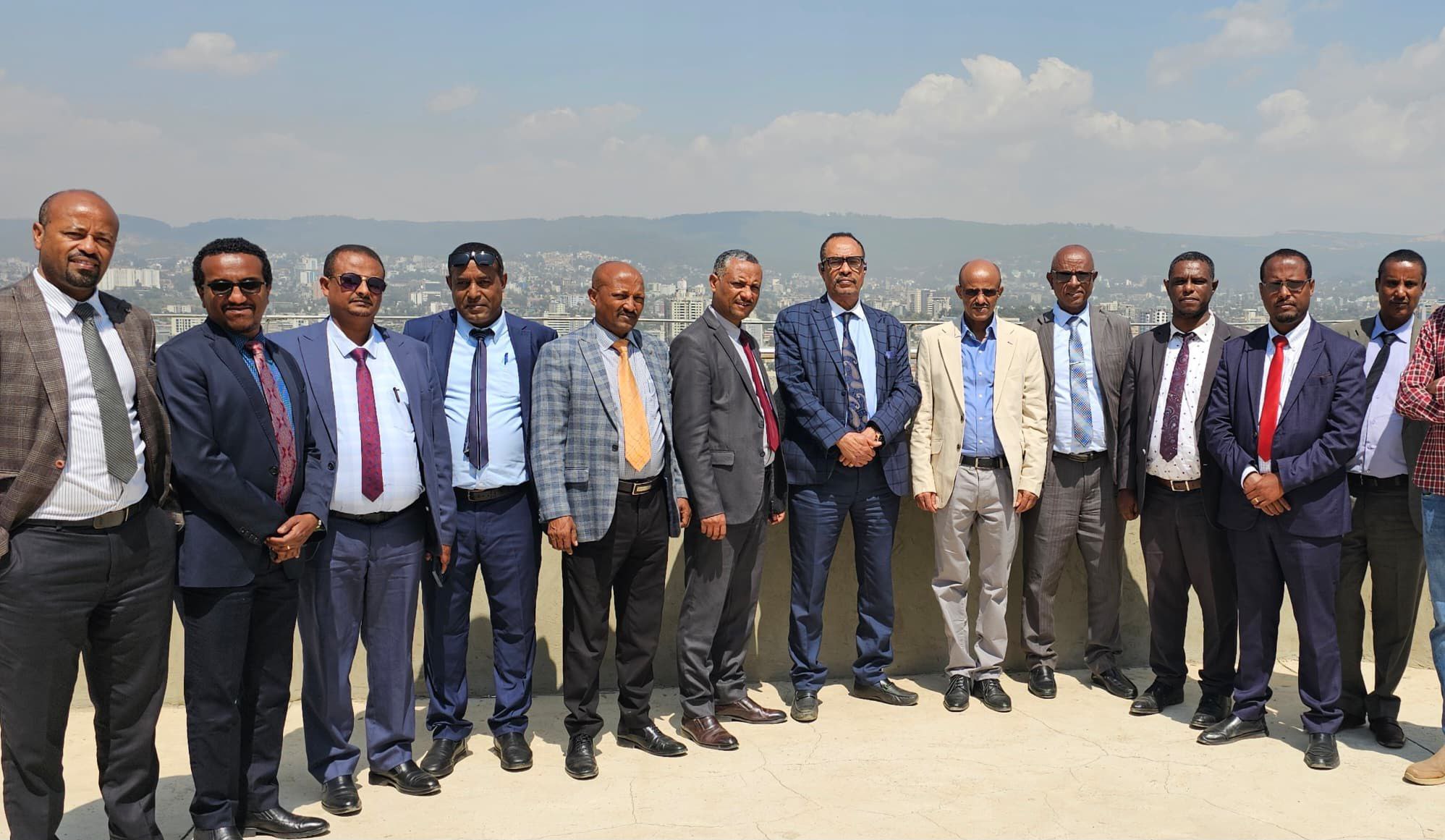 ርእሰ መሥተዳድር አረጋ ከበደ የፀደይ ባንክን የዋና መሥሪያ ቤት ሕንጻ የግንባታ ሂደት ጎበኙ፡፡