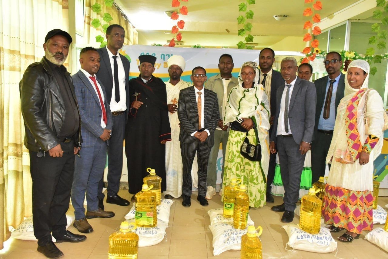 ፀደይ ባንክ "ለወገኖቻችን ደስታን እንካፍላለን!" በሚል መሪ ሀሳብ በ10 ከተሞች ለበዓል መዋያ ድጋፍ አደረገ።