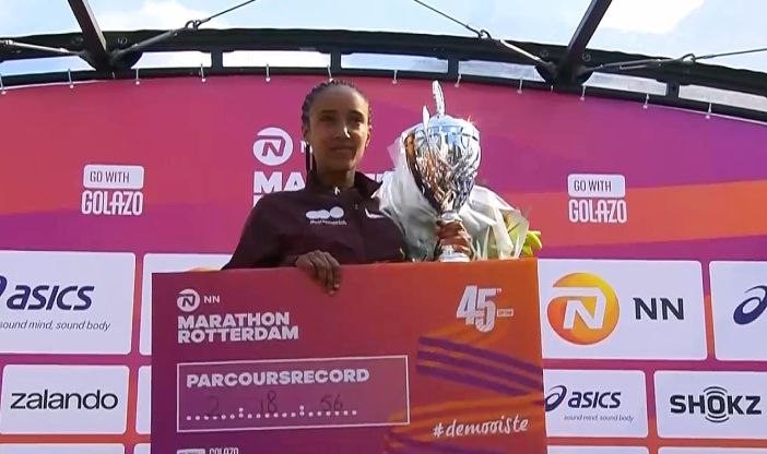 የፀደይ ባንክ አትሌት በሮተርዳም ማራቶን ክብረ ወሰን በማሻሻል አሸነፈች።